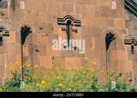 Détails de la façade de l'église arménienne traditionnelle Banque D'Images