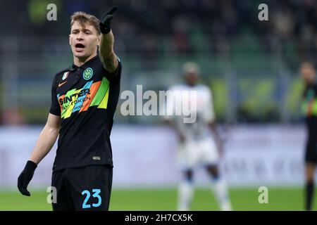 Nicolo Barella du FC Internazionale gestes pendant la série Un match entre le FC Internazionale et le SSC Napoli. Banque D'Images