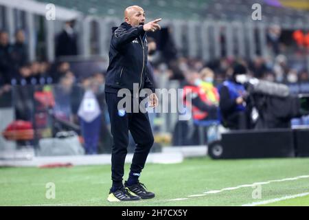 Luciano Spalletti, entraîneur en chef de SSC Napoli, gestes pendant la série Un match entre FC Internazionale et SSC Napoli. Banque D'Images