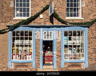 Darlingtons d'Ironbridge, une boutique de cadeaux dans la ville touristique de Shropshire, Angleterre, Royaume-Uni Banque D'Images