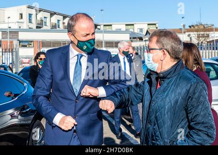 Knocknaheeny, Cork, Irlande.22 novembre 2021.An Taoiseach, Micheál Martin a lancé aujourd'hui la semaine de sensibilisation du Collège 2021 et a planté un arbre à l'école Terence MacSwiney de Knocknaheeny, Cork.Crédit : AG News/Alay Live News Banque D'Images