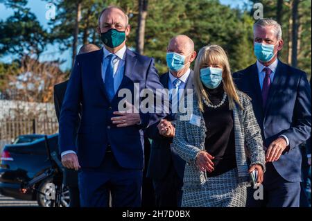 Knocknaheeny, Cork, Irlande.22 novembre 2021.An Taoiseach, Micheál Martin a lancé aujourd'hui la semaine de sensibilisation du Collège 2021 et a planté un arbre à l'école Terence MacSwiney de Knocknaheeny, Cork.Crédit : AG News/Alay Live News Banque D'Images