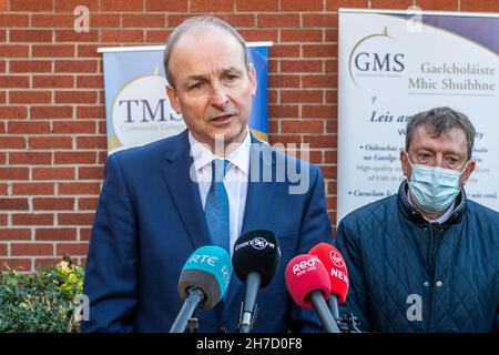 Knocknaheeny, Cork, Irlande.22 novembre 2021.An Taoiseach, Micheál Martin a lancé aujourd'hui la semaine de sensibilisation du Collège 2021 et a planté un arbre à l'école Terence MacSwiney de Knocknaheeny, Cork.Crédit : AG News/Alay Live News Banque D'Images