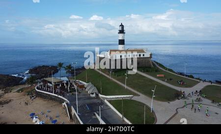 salvador, bahia, brésil - 21 novembre 2021 : vue aérienne de forte de Santo Antonio - Farol da Barra - dans la ville de Salvador. Banque D'Images