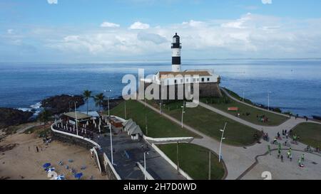 salvador, bahia, brésil - 21 novembre 2021 : vue aérienne de forte de Santo Antonio - Farol da Barra - dans la ville de Salvador. Banque D'Images