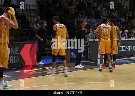 Cremona, Italie.21 novembre 2021.Carpegna Prosciutto Pesaro durante Vanoli Panier Cremona vs Carpegna Prosciutto Pesaro, Campionato di basket série A in Cremona, Italia, 21 novembre 2021 crédit: Independent photo Agency/Alay Live News Banque D'Images