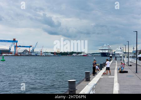 Kiel: Jetée, chantiers navals allemands, Mer Baltique à Ostsee (Mer Baltique), Schleswig-Holstein, Allemagne Banque D'Images