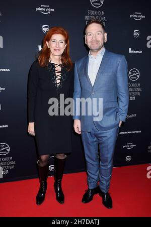 STOCKHOLM 20211120Le réalisateur du Festival Git Scheynius et l'acteur et réalisateur britannique Kenneth Branagh qui a reçu le prix honorifique de la réalisation de Stockholm au Festival du film de Stockholm qui s'est terminé samedi avec une projection du film de Branagh 'Belfast' ..Photo: Karin Törnblom / TT / code 2377 *** PHOTO DE PAIEMENT *** Banque D'Images