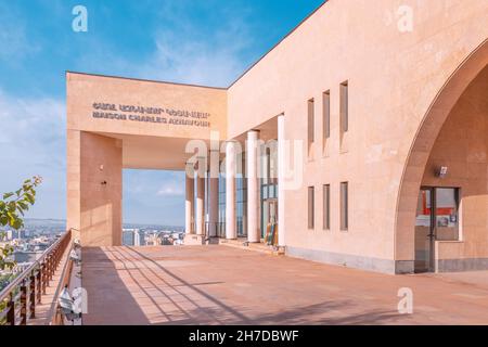 25 mai 2021, Erevan, Arménie: Musée et centre d'art de Charles Aznavour - célèbre chanteur de célébrités aux racines arméniennes Banque D'Images