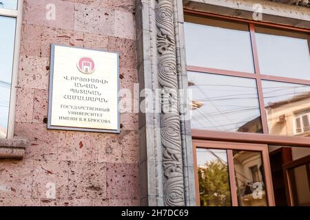 25 mai 2021, Erevan, Arménie : entrée à l'université d'État de Brusov à Erevan Banque D'Images