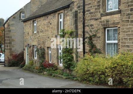 Cottages à Water Lane, Eyam (connu sous le nom de Plague Village), Hope Valley, Peak District, Derbyshire, Angleterre,Royaume-Uni Banque D'Images