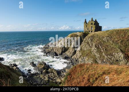 Château de Dunskey sur la côte rocheuse, Portpatrick, Dumfries et Galloway, Écosse, Royaume-Uni,Europe Banque D'Images