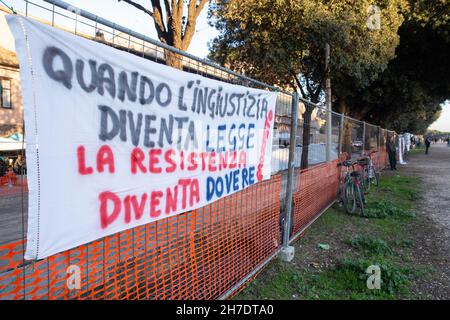 Rome, Italie.20 novembre 2021.(11/20/2021) démonstration contre le Green Pass au Circus Maximus à Rome (photo de Matteo Nardone/Pacific Press/Sipa USA) crédit: SIPA USA/Alay Live News Banque D'Images