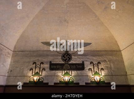 Breendonk, Belgique - 12 09 2017:signe du nazisme mon honneur est appelé loyalité dans le camp de détention de Ww II Banque D'Images