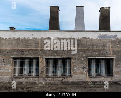 Breendonk, Belgique - 12 09 2017: Ancienne prison de la Seconde Guerre mondiale avec clôtures et bunker structures Banque D'Images