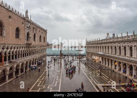 La place Saint-Marc à Venise pendant le mauvais temps et la haute marée, Italie Banque D'Images