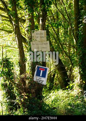 Panneau « no thriugh Road » écrit à la main, Hampshire, Royaume-Uni Banque D'Images