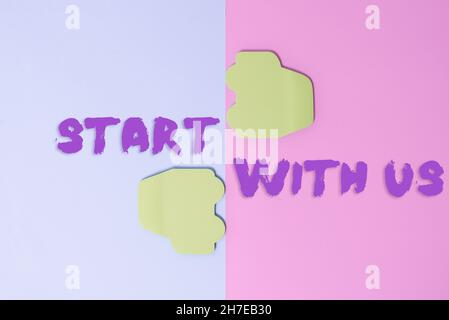 Affiche commencer avec nous.Approche commerciale inviter quelqu'un à travailler ensemble pour un certain travail ou cibler deux objets disposés vers l'intérieur Banque D'Images