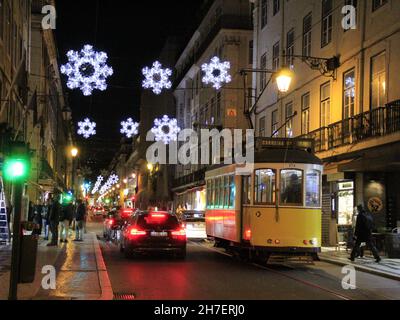 Lisbonne, Portugal.22 novembre 2021.(INT) arbre de Noël à la place Comercio à Lisbonne.22 novembre 2021, Lisbonne, Portugal: L'arbre de Noël est déjà allumé sur la place Comercio, dans le centre de Lisbonne, ainsi que les rues et avenues de la ville, qui se prépare aux festivités de Noël, le lundi (22) (Credit image: © Edson de Souza/TheNEWS2 via ZUMA Press Wire) Banque D'Images