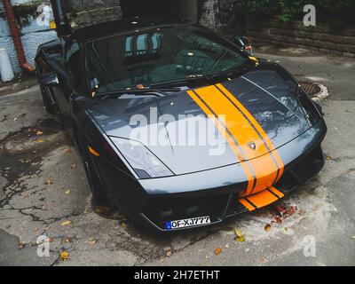 Kiev, Ukraine - 18 septembre 2010: Voiture de luxe Lamborghini Gallardo LP560-4 garée dans la ville Banque D'Images