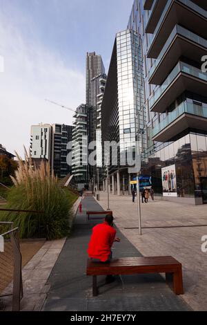 Milan, Italie - novembre 16 : vue sur les bâtiments modernes et la tour résidentielle de Torre Solaria dans le nouveau quartier de Porta Nuova sur Novemb Banque D'Images