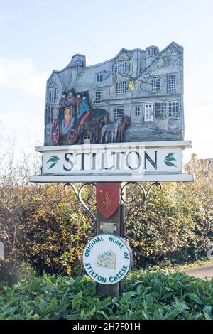 Panneau Village, North Street, Stilton, Cambridgeshire, Angleterre,Royaume-Uni Banque D'Images