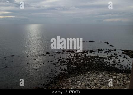 Italie.21 novembre 2021.Coucher de soleil à Santa Severa.En arrière-plan le château médiéval-Renaissance de Santa Severa (XIV siècle), l'un des endroits les plus suggestifs du Latium, situé dans le hameau de Santa Severa de la municipalité de Santa Marinella.(Photo de Patrizia Corteltessa/Pacific Press) Credit: Pacific Press Media production Corp./Alay Live News Banque D'Images