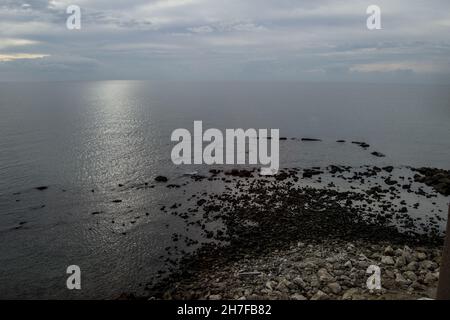 Italie.21 novembre 2021.Coucher de soleil à Santa Severa.En arrière-plan le château médiéval-Renaissance de Santa Severa (XIV siècle), l'un des endroits les plus suggestifs du Latium, situé dans le hameau de Santa Severa de la municipalité de Santa Marinella.(Credit image: © Patrizia Corteltessa/Pacific Press via ZUMA Press Wire) Banque D'Images