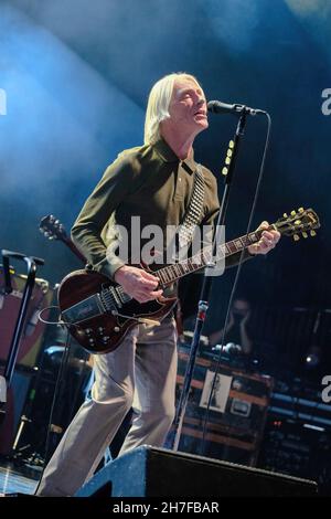 Southampton, Royaume-Uni.22 novembre 2021.Paul Weller, né John William Weller, chanteur-compositeur anglais et musicien, ancien membre du nouveau groupe de reconstitution de vague mod The Jam, se produit en direct sur scène à l'O2 Guildhall Southampton.(Photo par Dawn Fletcher-Park/SOPA Images/Sipa USA) crédit: SIPA USA/Alay Live News Banque D'Images