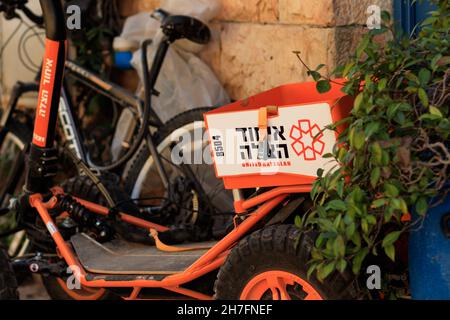 jérusalem-israël. 26-02-2021. Vélos électriques de secours Union, pour les premiers soins dans les ruelles étroites de Nachlaot Banque D'Images