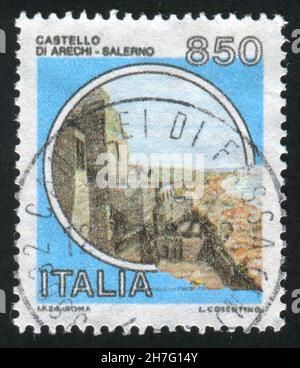 ITALIE - VERS 1992: Timbre imprimé par l'Italie, montre le château, Arechi, Salerno, vers 1992 Banque D'Images