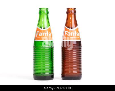Leeuwarden, pays-Bas le 22 novembre 2021 : bouteille en verre rétro de la marque Fanta (1971) Banque D'Images