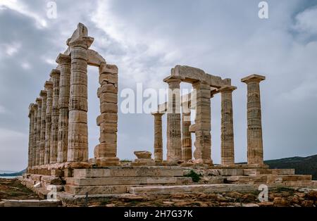 Les ruines du temple de Poséidon, au Cap Sounion, Attique, Grèce. Banque D'Images