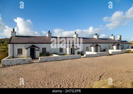 Pilotes Cottages, sur l'île Llanddwyn , Anglesey Banque D'Images