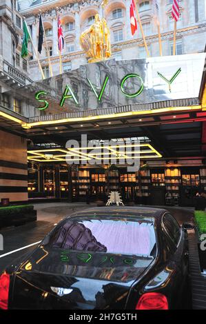ROYAUME-UNI, LONDRES.SUR LE STRAND, LE LÉGENDAIRE SAVOY A ROUVERT EN DÉCEMBRE DERNIER APRÈS TROIS ANS ET 225 MILLIONS DE LIVRES DE RÉNOVATION.LES CÉLÈBRES COLORATIONS Banque D'Images