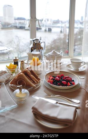 ROYAUME-UNI, LONDRES.SUR LE STRAND, LE LÉGENDAIRE SAVOY A ROUVERT EN DÉCEMBRE DERNIER APRÈS TROIS ANS ET 225 MILLIONS DE LIVRES DE RÉNOVATION.L'ARCHITECTURE FRANÇAISE Banque D'Images