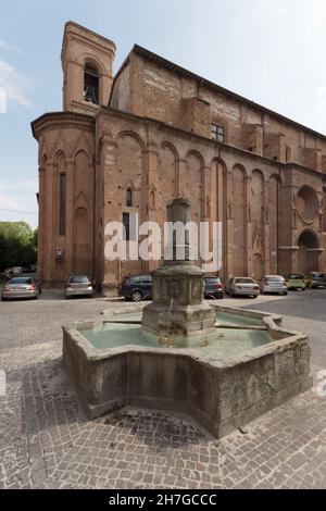 Vieille ville, Église de San Domenico, Fontaine, Fabriano, Marche, Italie,Europe Banque D'Images