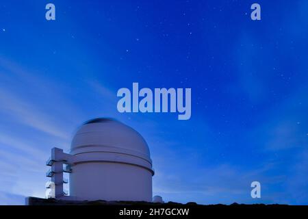 Photographie de nuit à l'observatoire de Calar Alto à Almeria. Banque D'Images