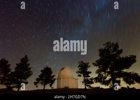 Photographie de nuit à l'observatoire de Calar Alto à Almeria. Banque D'Images