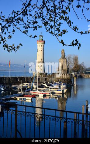 Au port de l'île de Lindau sur le lac de Constance, Bavière, Allemagne Banque D'Images