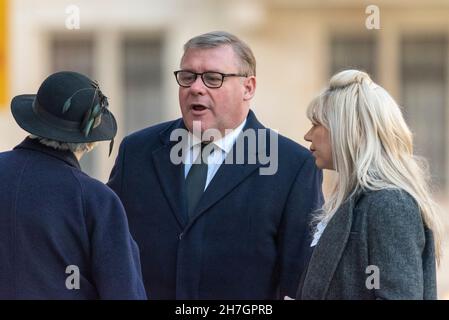 Cathédrale de Westminster, Londres, Royaume-Uni.23 novembre 2021.Un service funéraire, une messe de requiem, a lieu à la cathédrale catholique pour le député assassiné Sir David Amiss, en présence d'autres députés et invités, dont le député Mark Francois, député conservateur de Rayleigh et Wickford Banque D'Images