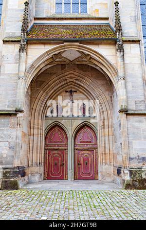 Entrée latérale à St. Georg Minster à Dinkelsbuehl, Bavière, Allemagne Banque D'Images