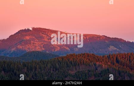 Vue de Hochblauen à Belchen dans la soirée, Forêt-Noire du Sud, Forêt-Noire, Bade-Wurtemberg, Allemagne,Europe Banque D'Images
