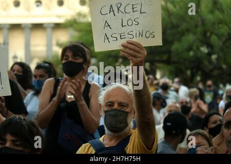 Buenos Aires, Argentine,23/11/2021, manifestation au Palais des tribunaux exigeant justice pour Lucas González, un garçon de 17 ans tué par la police de la ville de Buenos Aires (généralement connu sous le nom de déclencheur facile) crédit: Nicolas Parodi/Alay Live News Banque D'Images