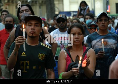 Buenos Aires, Argentine,23/11/2021, manifestation au Palais des tribunaux exigeant justice pour Lucas González, un garçon de 17 ans tué par la police de la ville de Buenos Aires (généralement connu sous le nom de déclencheur facile) crédit: Nicolas Parodi/Alay Live News Banque D'Images