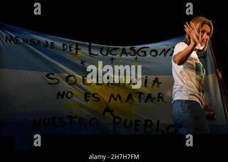 Buenos Aires, Argentine,23/11/2021, manifestation au Palais des tribunaux exigeant justice pour Lucas González, un garçon de 17 ans tué par la police de la ville de Buenos Aires (généralement connu sous le nom de déclencheur facile) crédit: Nicolas Parodi/Alay Live News Banque D'Images