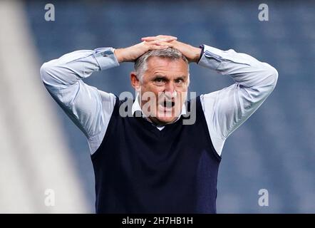 Photo du dossier datée du 28-09-2021 de Tony Mowbray, le directeur de Blackburn Rovers, qui sera sans Ian Poveda pour le championnat Sky Bet de mercredi soir, en conflit avec Peterborough alors que le milieu de terrain fait face à un long sort sur la touche.Date de publication : le mardi 23 novembre 2021. Banque D'Images