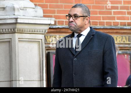 Londres, Royaume-Uni.23 novembre 2021.James Spencer est astucieusement un politicien conservateur britannique et un officier de l'Armée territoriale qui a servi comme coprésident du Parti conservateur aux côtés de Ben Elliot de 2019 à 2020.Il est député de Braintree depuis 2015, Requiem du député de Sir David Amiss, à la cathédrale de Westminster.Credit: JOHNNY ARMSTEAD/Alamy Live News Banque D'Images