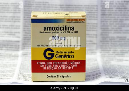 Cassilandia, Mato Grosso do Sul, Brésil - 11 20 2021: Amoxicillin Box in portugues un antibiotique utilisé pour traiter un certain nombre d'infections bactériennes Banque D'Images