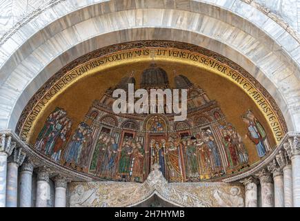 Dépôt de reliques de Saint-Marc la mosaïque évangéliste, Basilique Saint-Marc, Piazza San Marco, Venise, Italie Banque D'Images